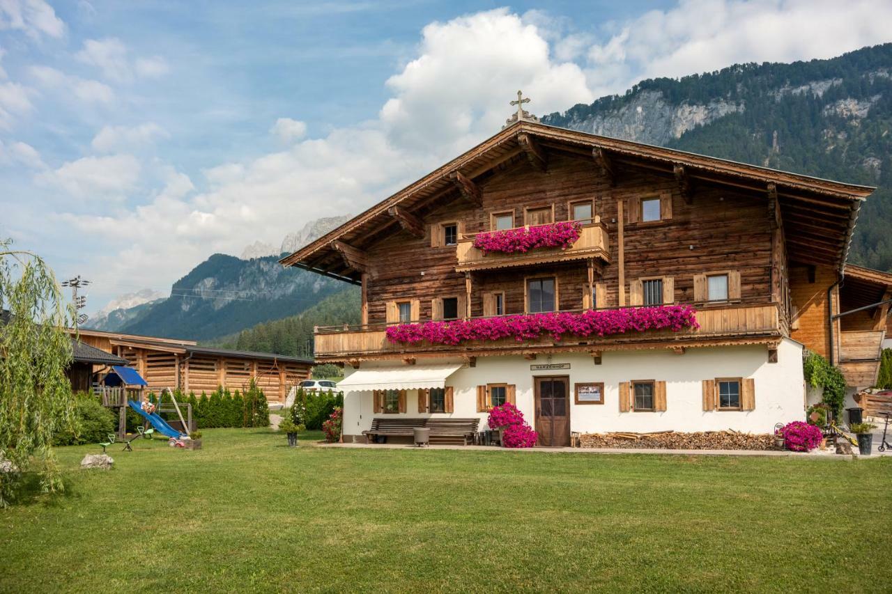 Narzenhof Wellness Chalets, Familien & Luxus Apartments Am Bauernhof Sankt Johann in Tirol Buitenkant foto